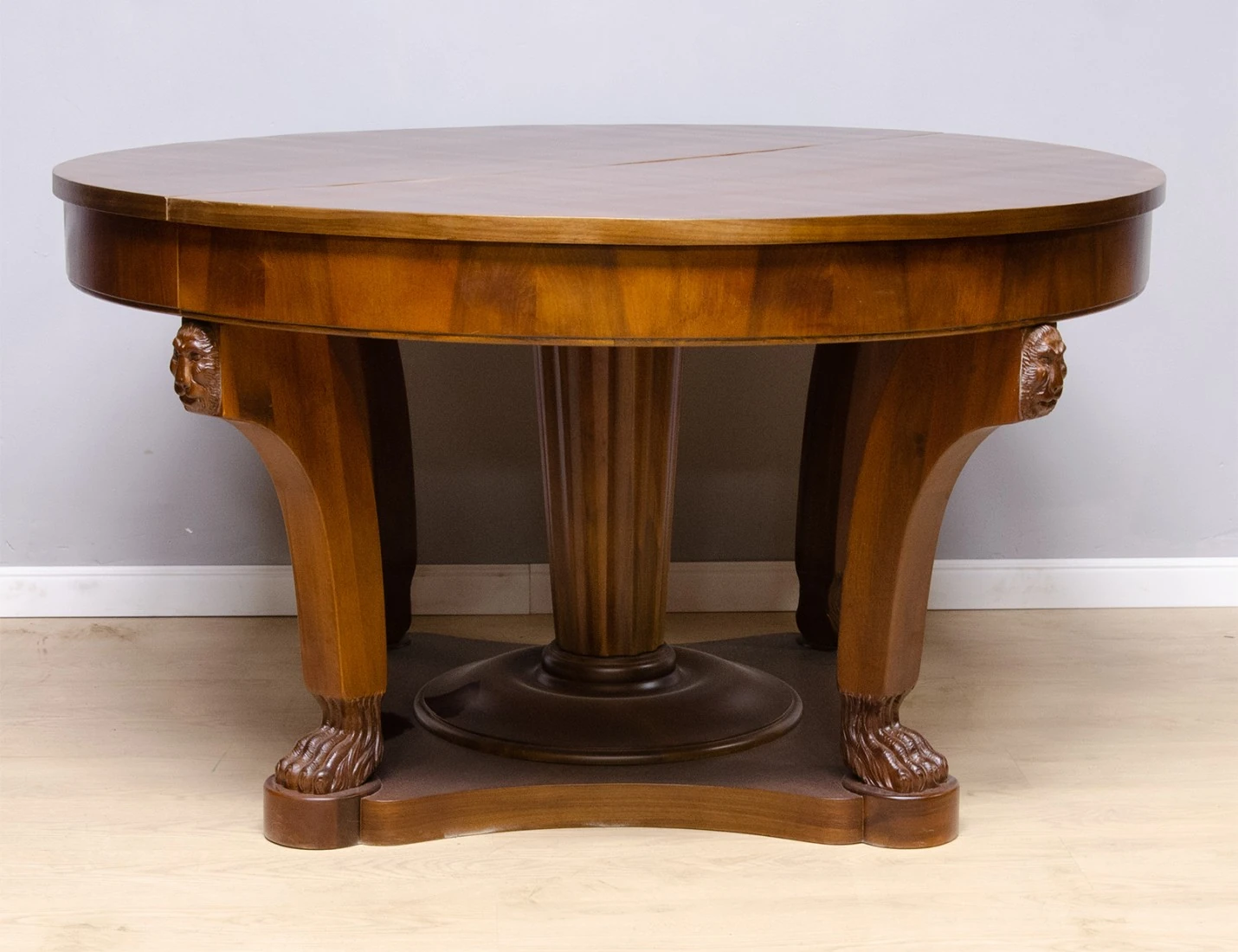 Реставрация обеденного стола со львами