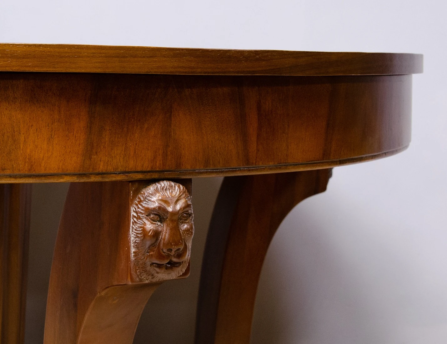 Реставрация обеденного стола со львами