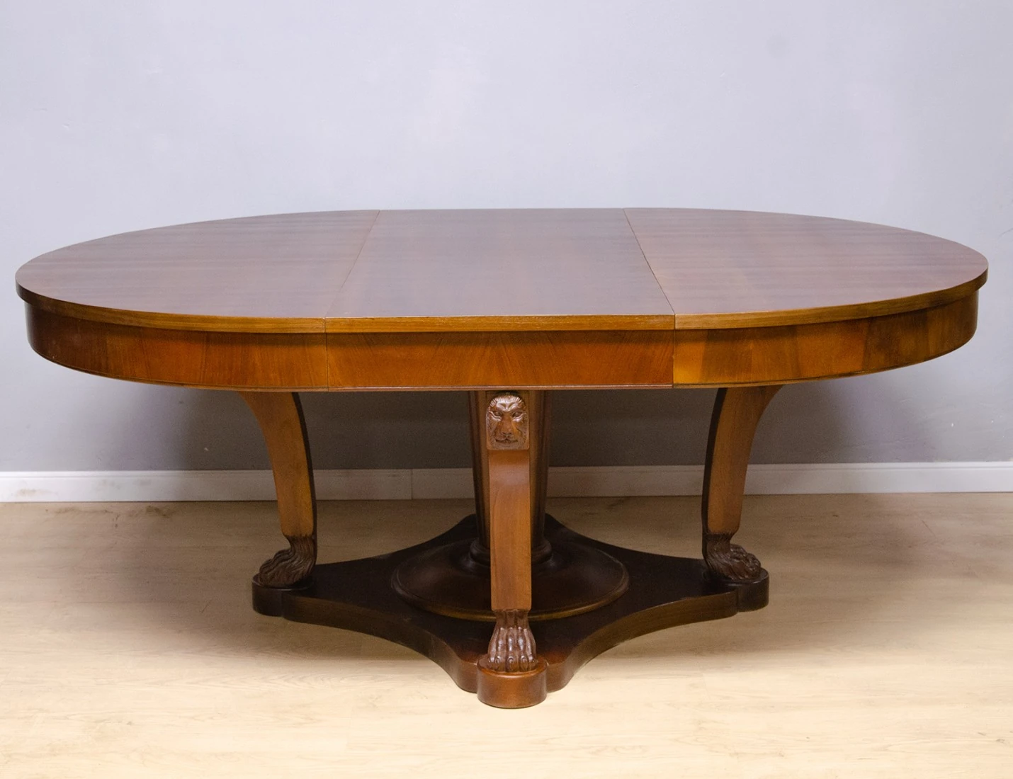 Реставрация обеденного стола со львами