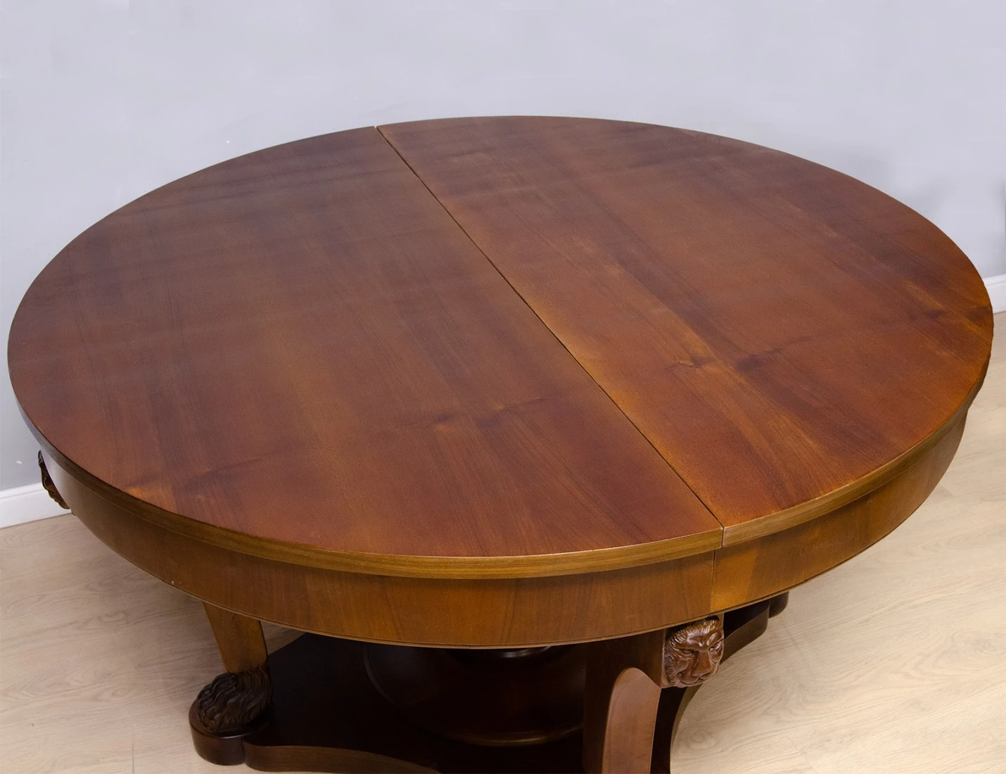 Реставрация обеденного стола со львами