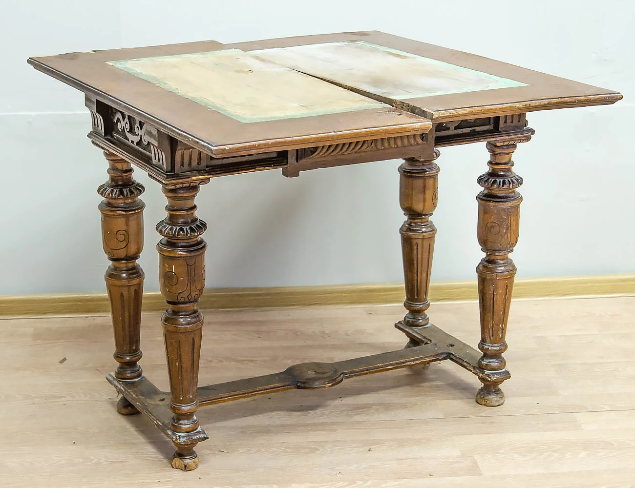 Реставрация орехового ломберного стола