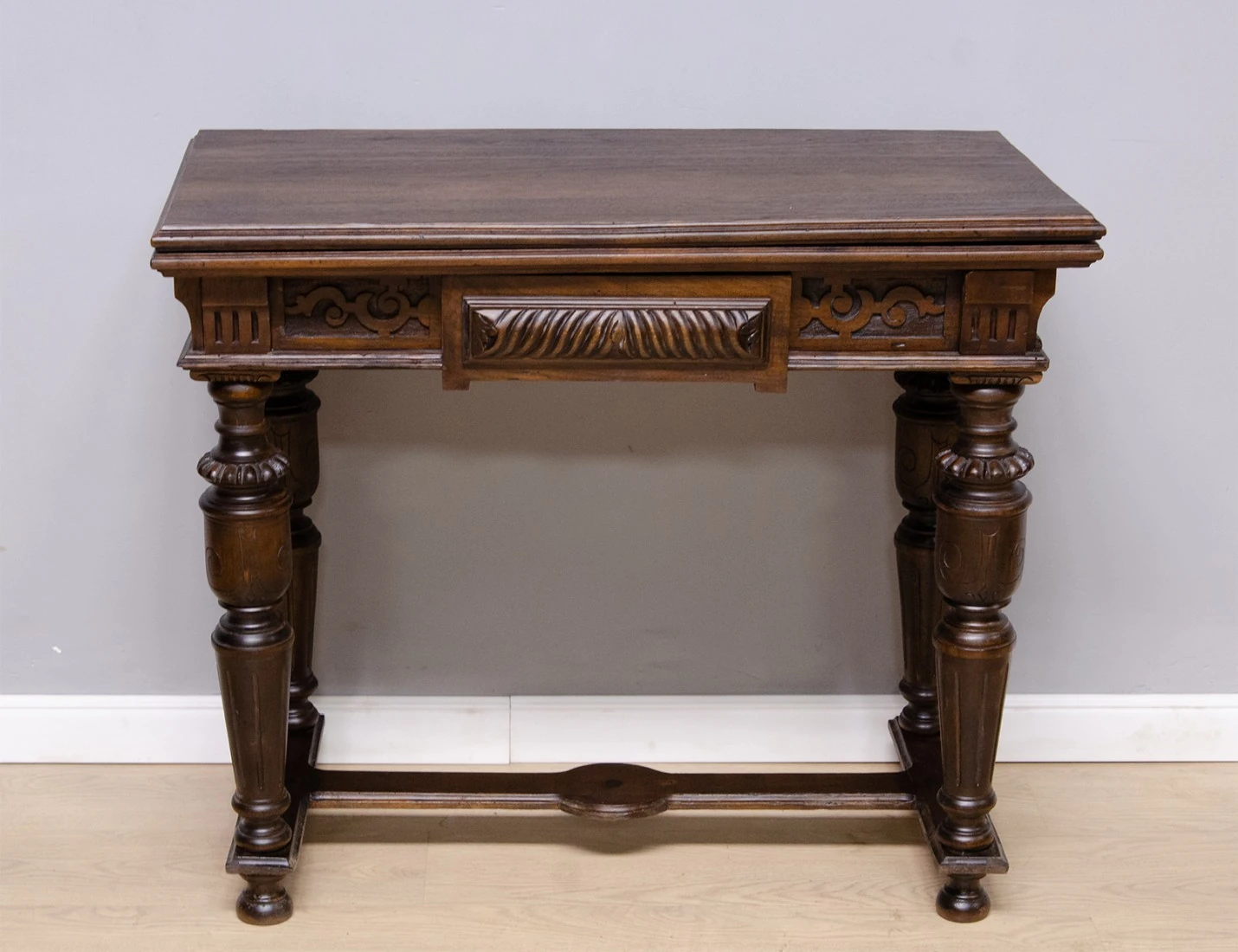 Реставрация орехового ломберного стола