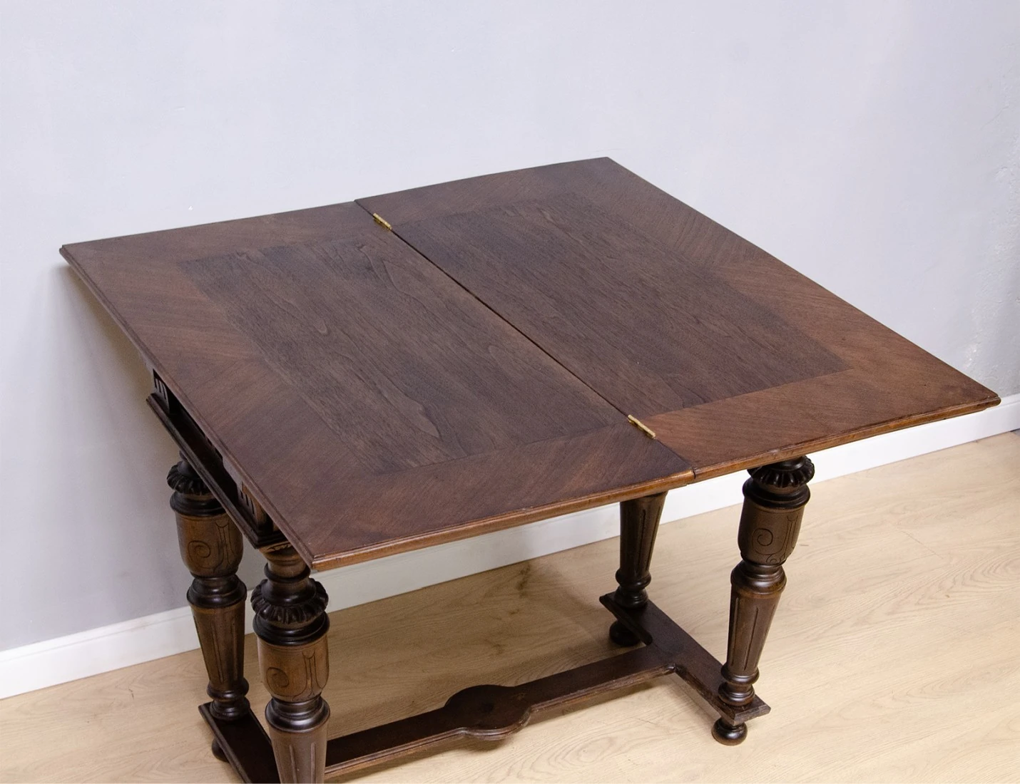 Реставрация орехового ломберного стола