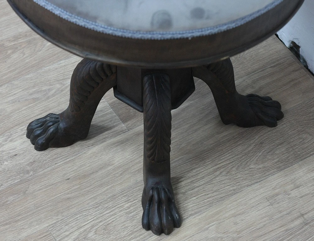 Реставрация винтового табурета с лапами 