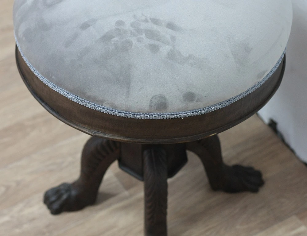 Реставрация винтового табурета с лапами 