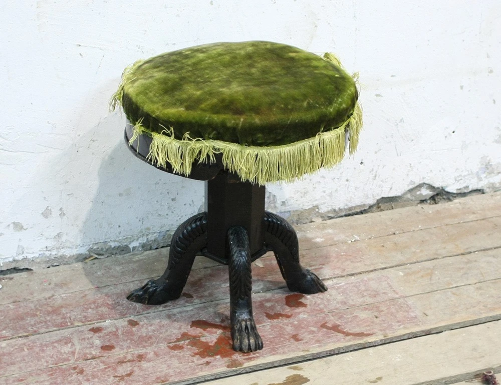 Реставрация винтового табурета с лапами 