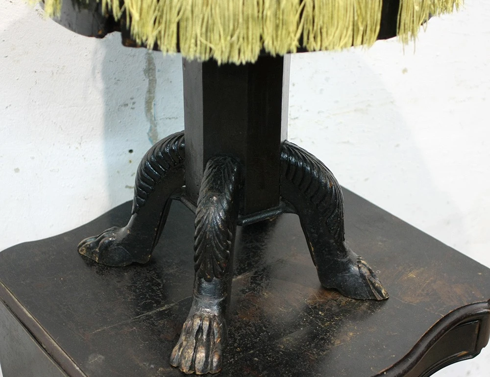 Реставрация винтового табурета с лапами 