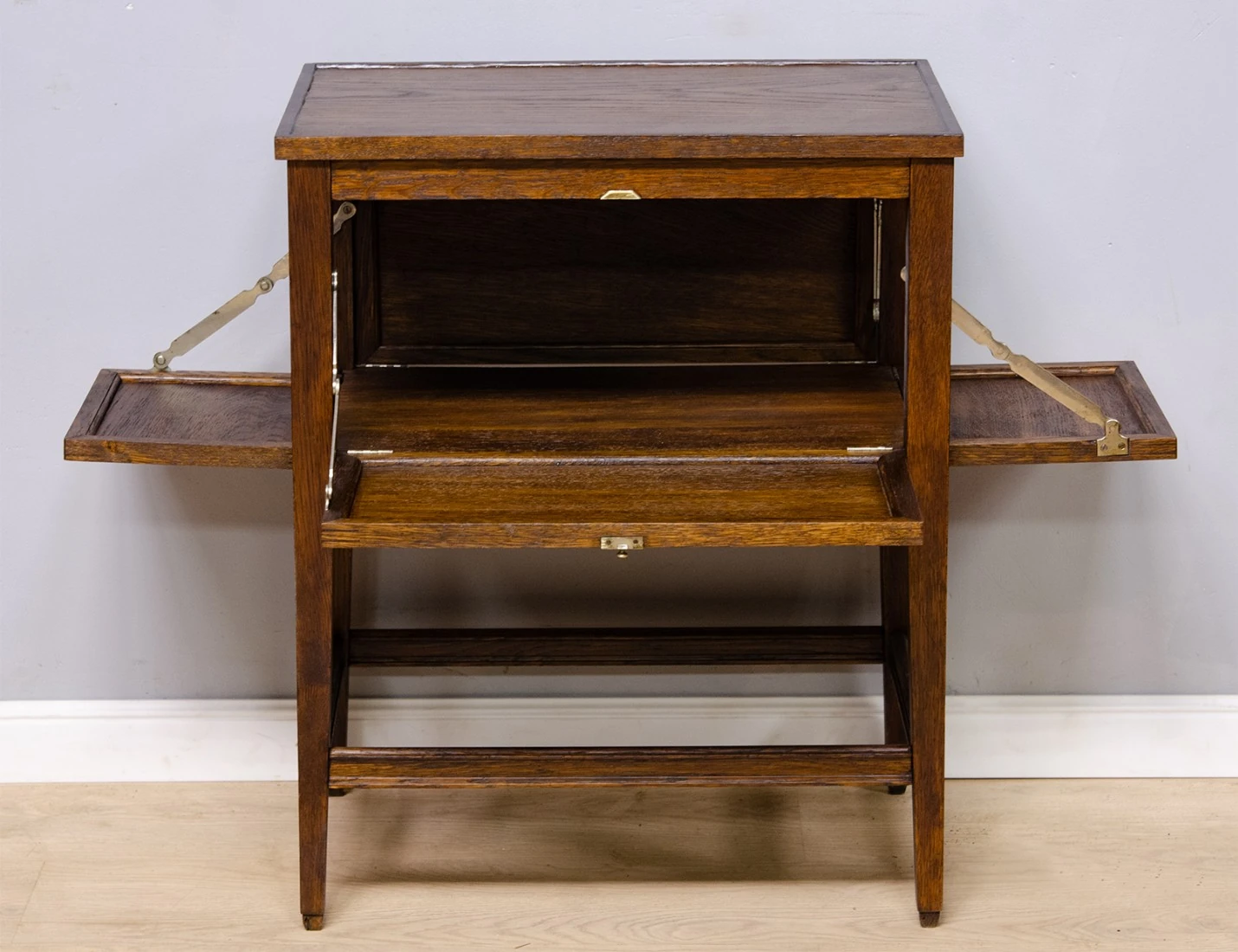 Реставрация антикварного сервировочного столика