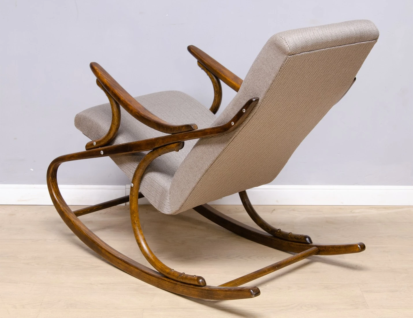 Реставрация кресло-качалки Antonín Šuman