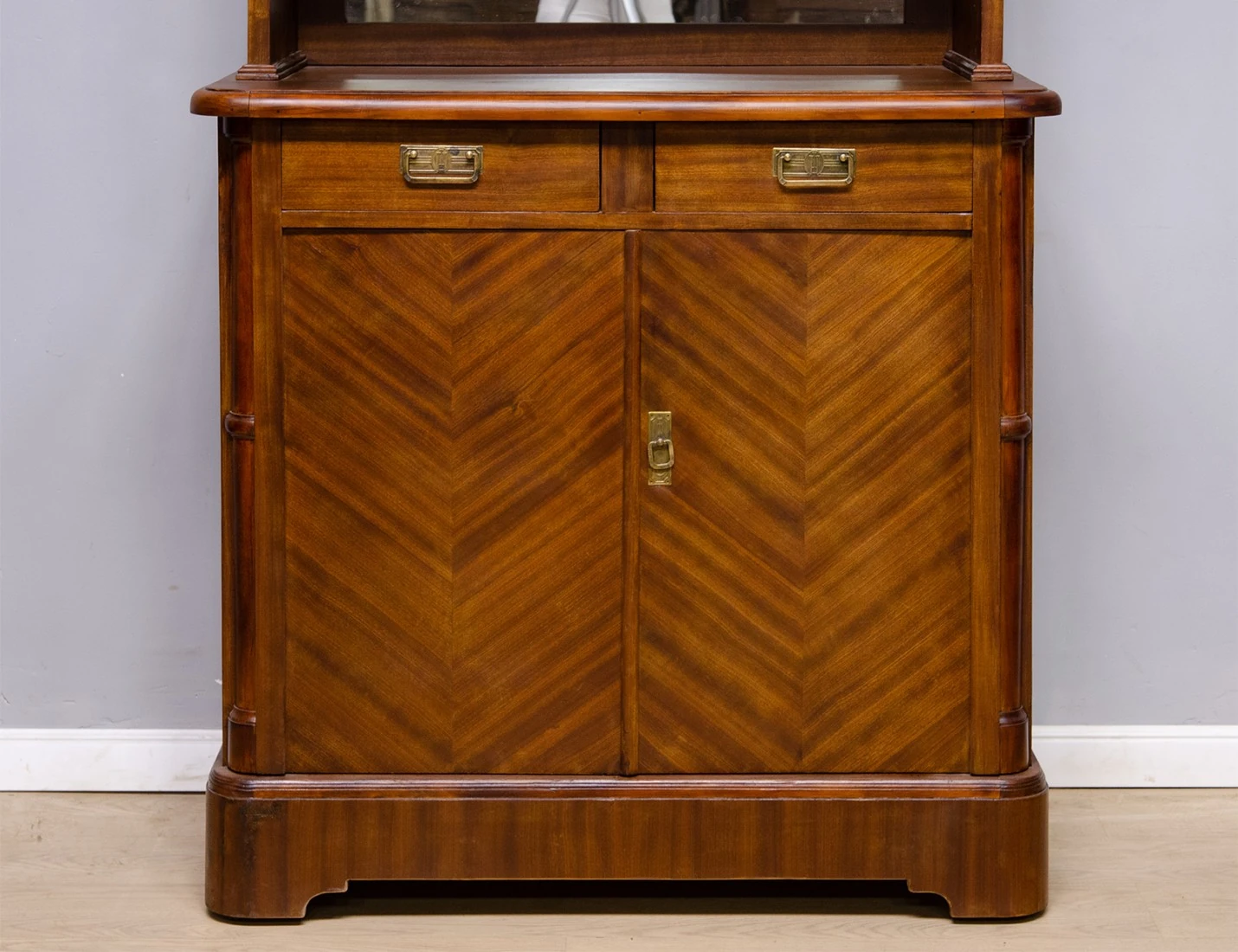 Реставрация старинного буфета