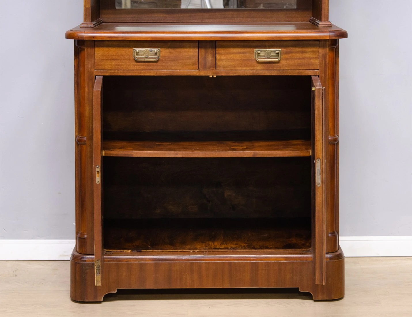 Реставрация старинного буфета