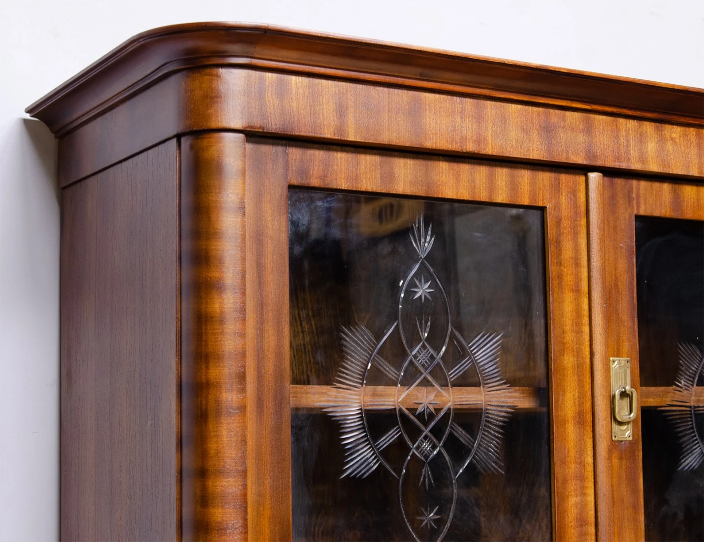 Реставрация старинного буфета