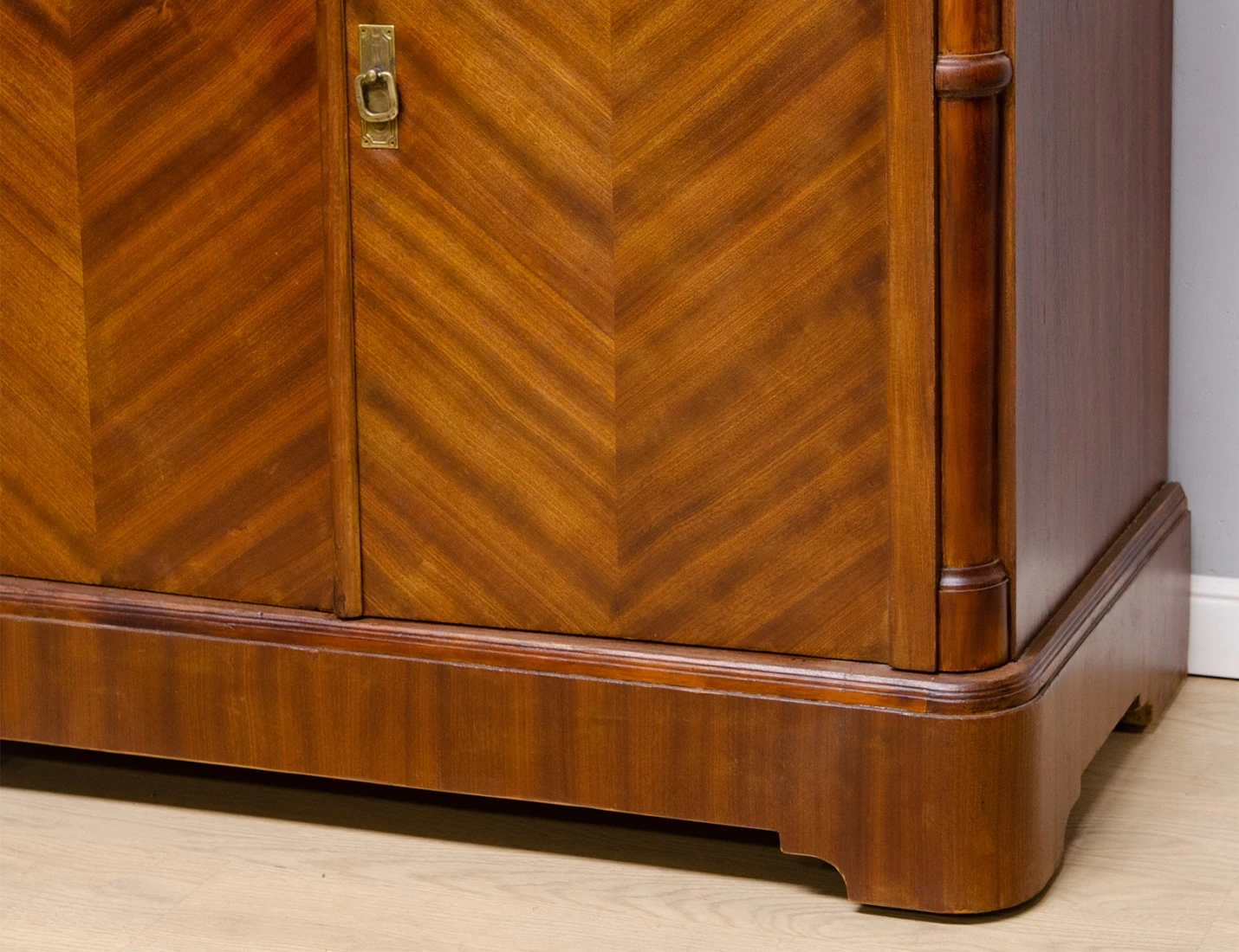 Реставрация старинного буфета