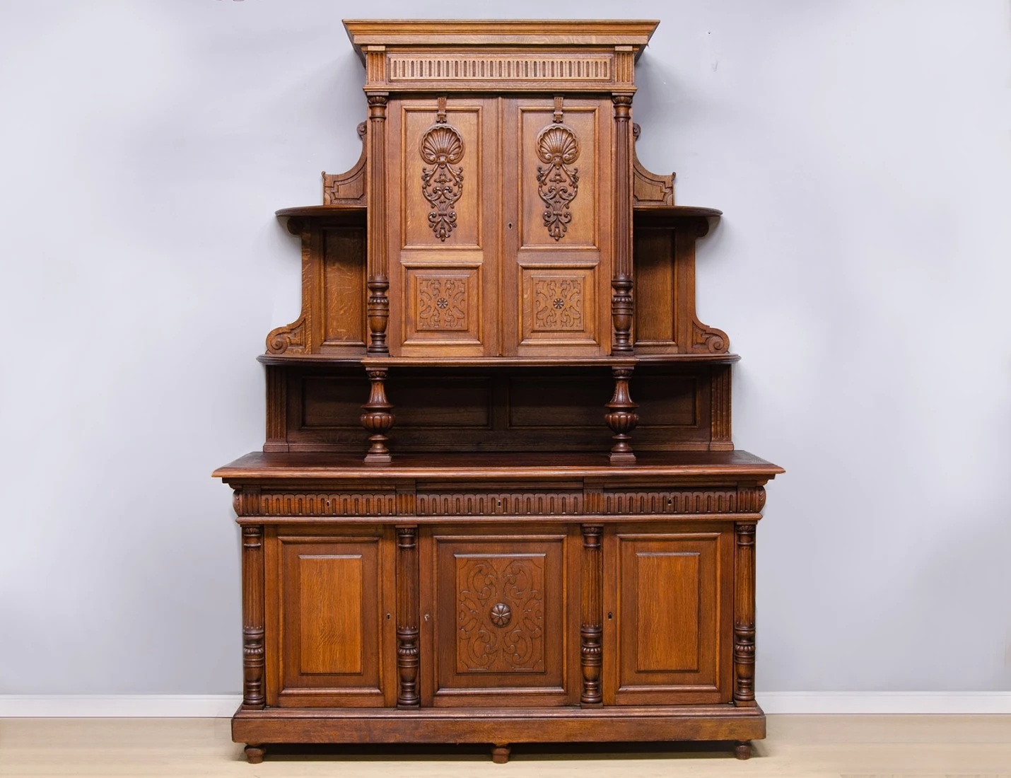 Реставрация антикварного буфета 19 века