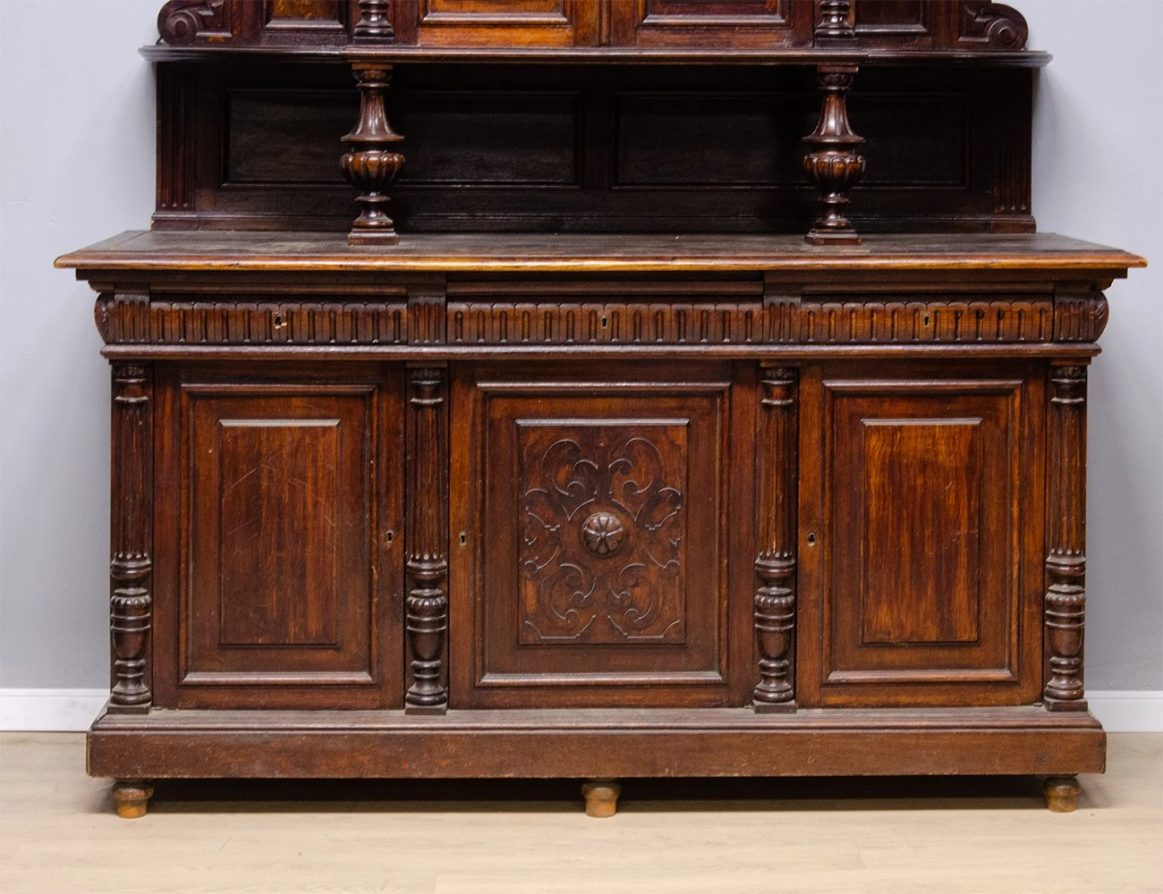 Реставрация антикварного буфета 19 века