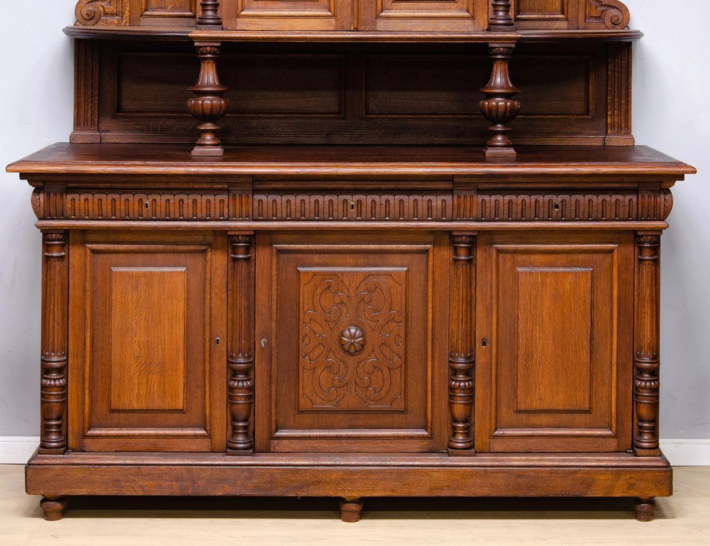 Реставрация антикварного буфета 19 века