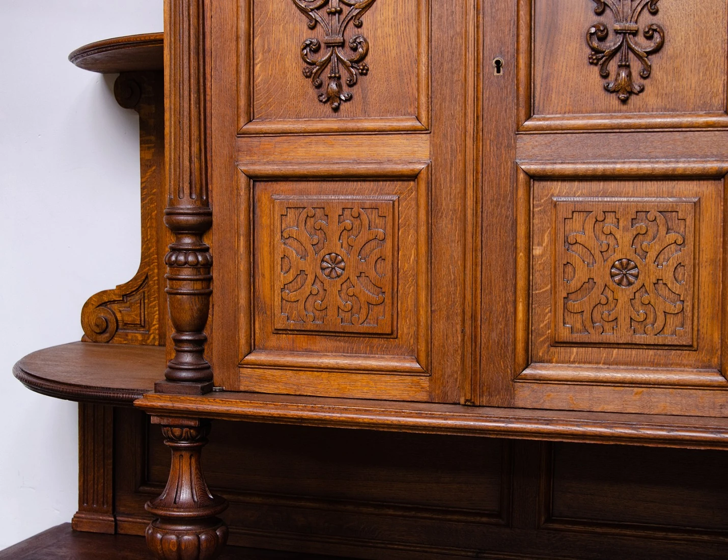 Реставрация антикварного буфета 19 века