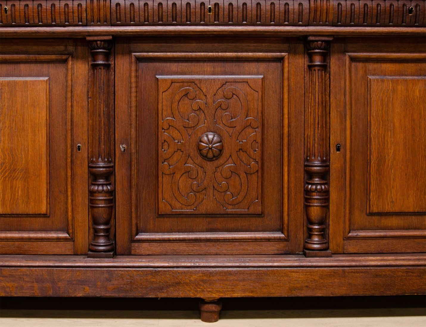 Реставрация антикварного буфета 19 века