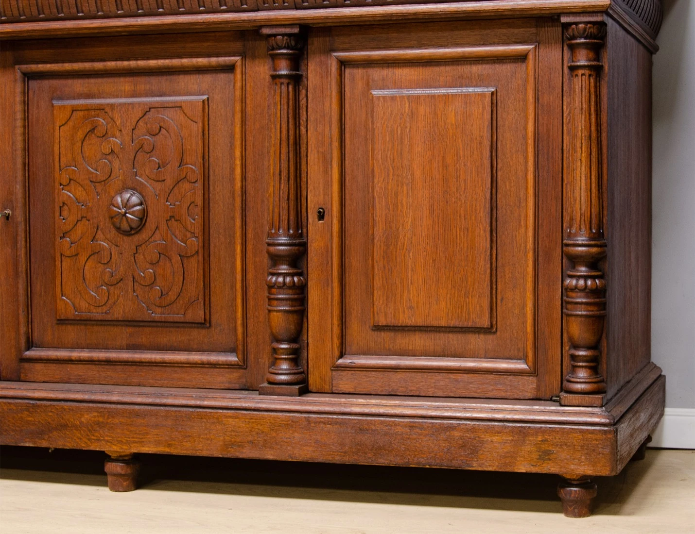 Реставрация антикварного буфета 19 века