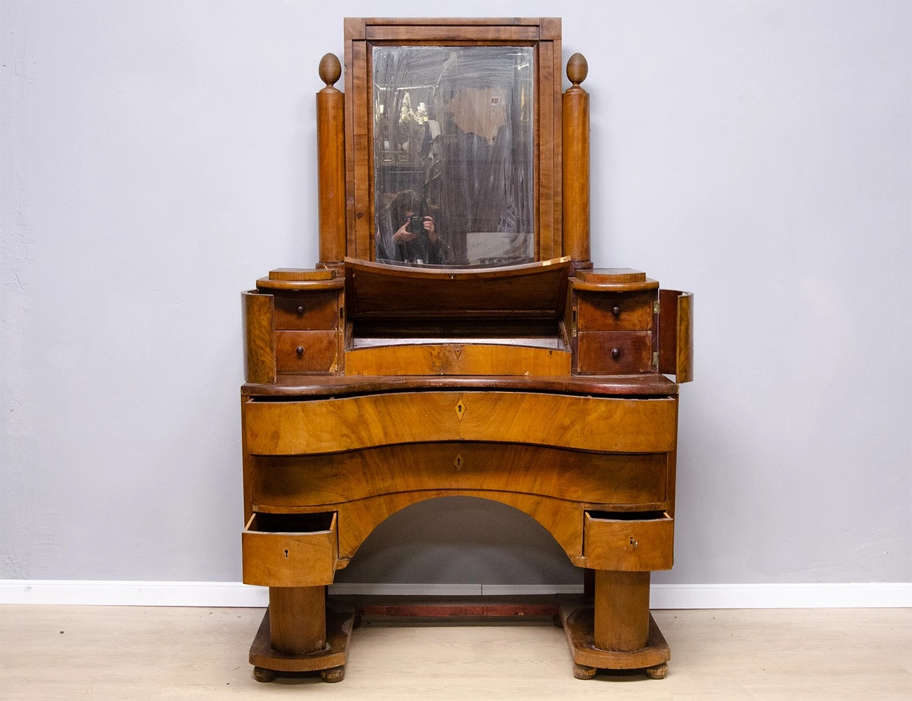 Реставрация антикварного дамского столика ампир