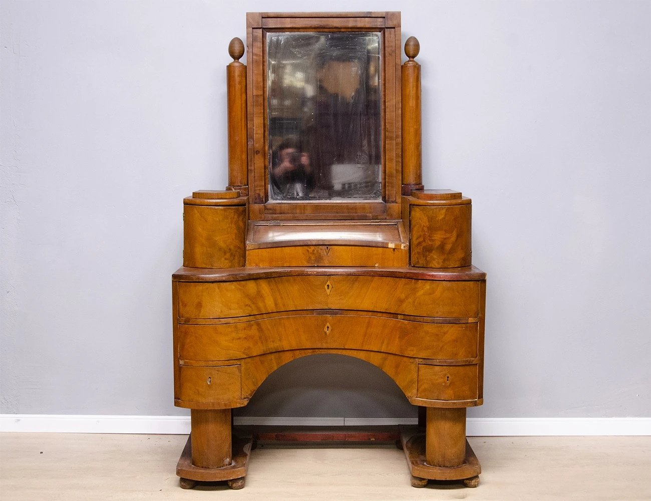 Реставрация антикварного дамского столика ампир