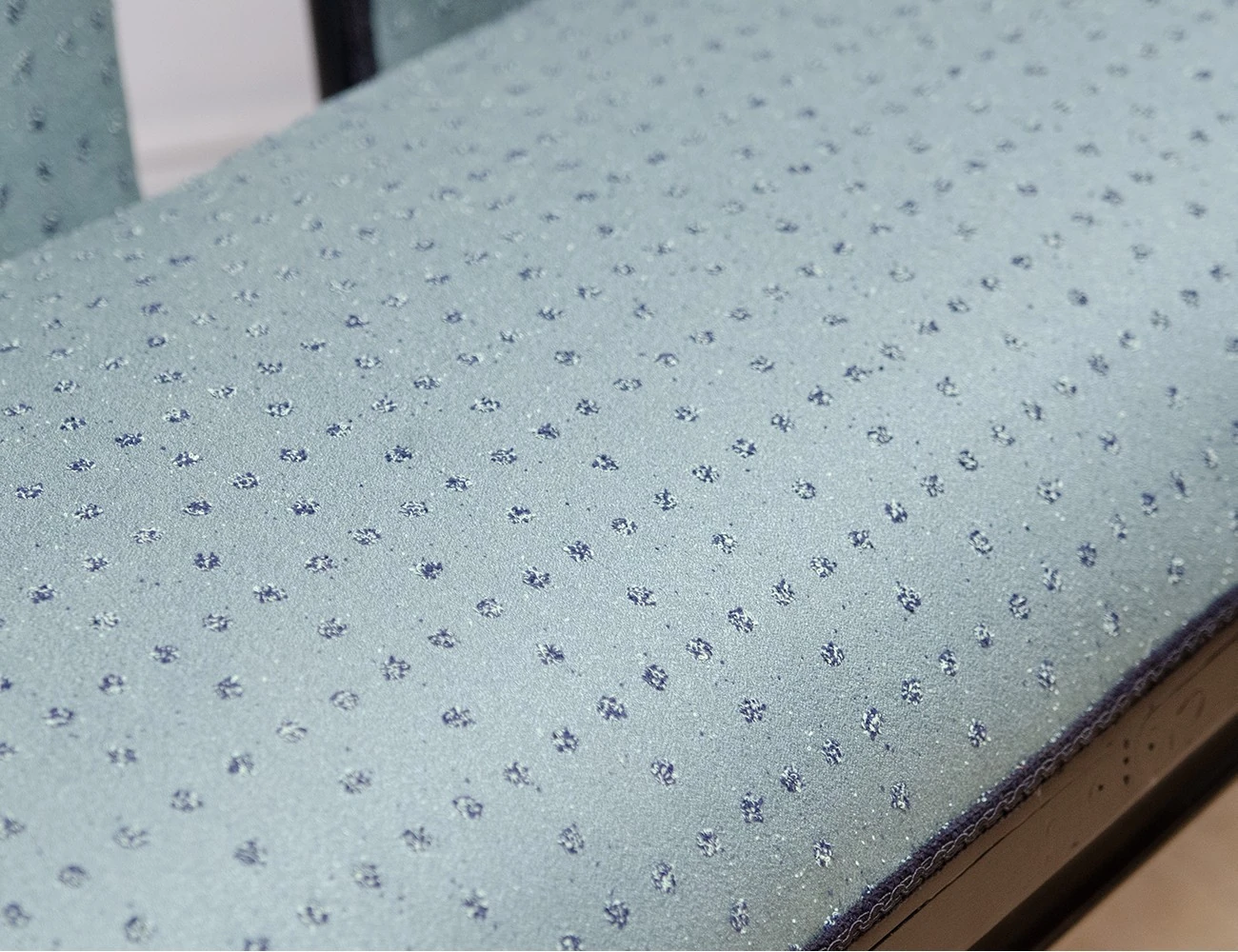 Реставрация дивана №80 фирмы Конъ 