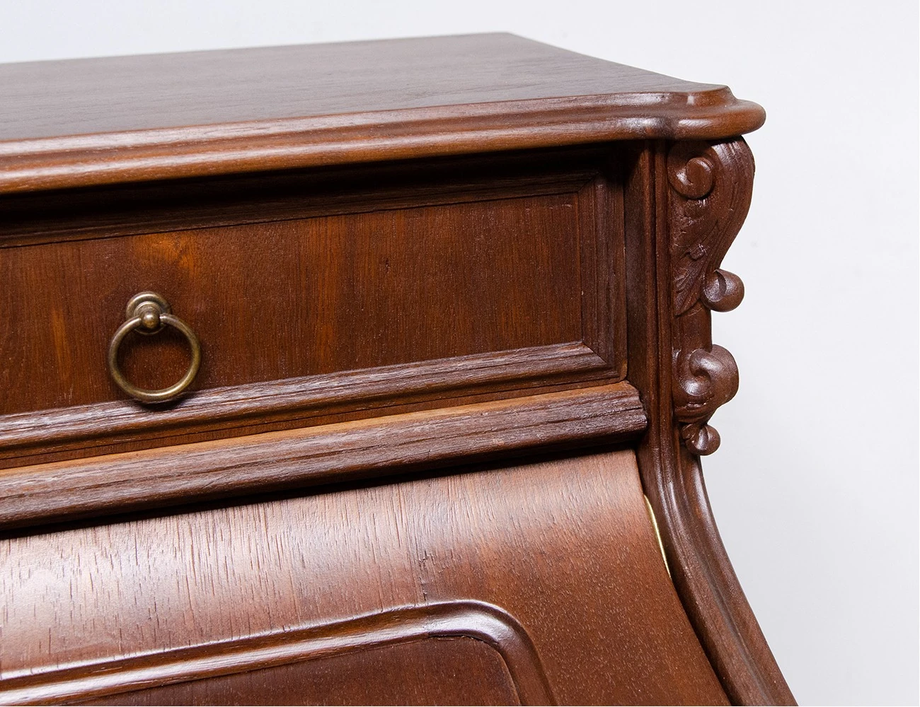 Реставрация антикварного орехового бюро