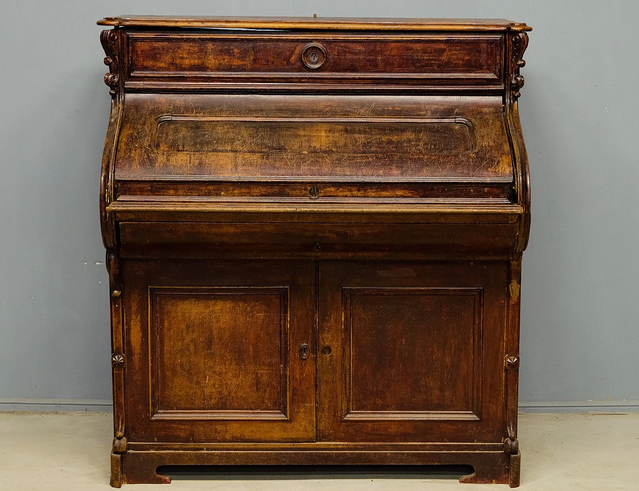 Реставрация антикварного орехового бюро