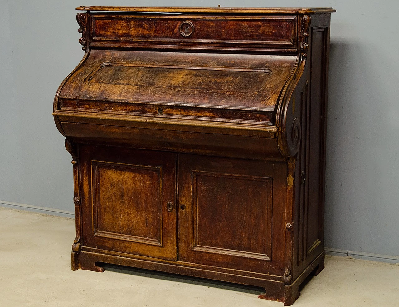 Реставрация антикварного орехового бюро