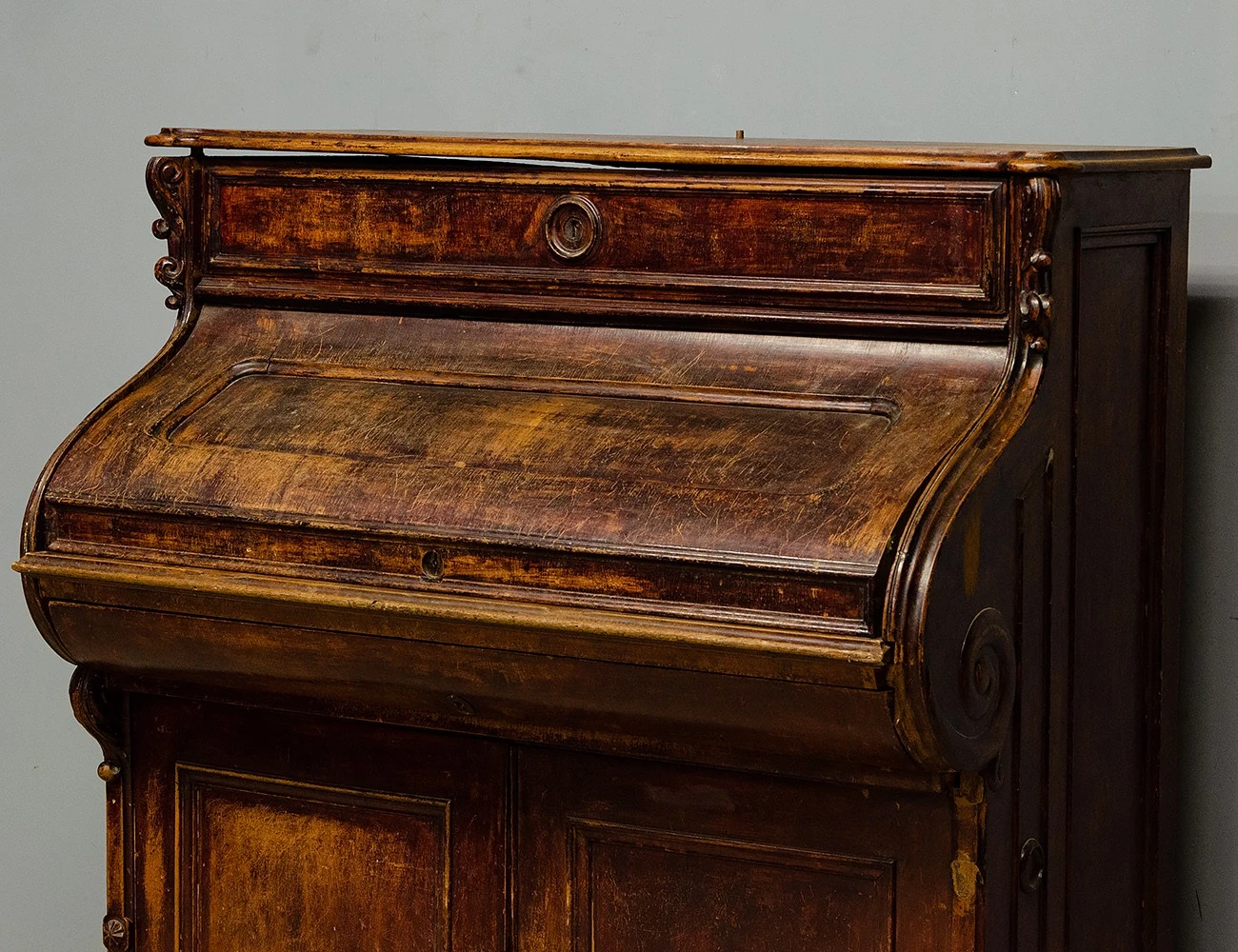Реставрация антикварного орехового бюро