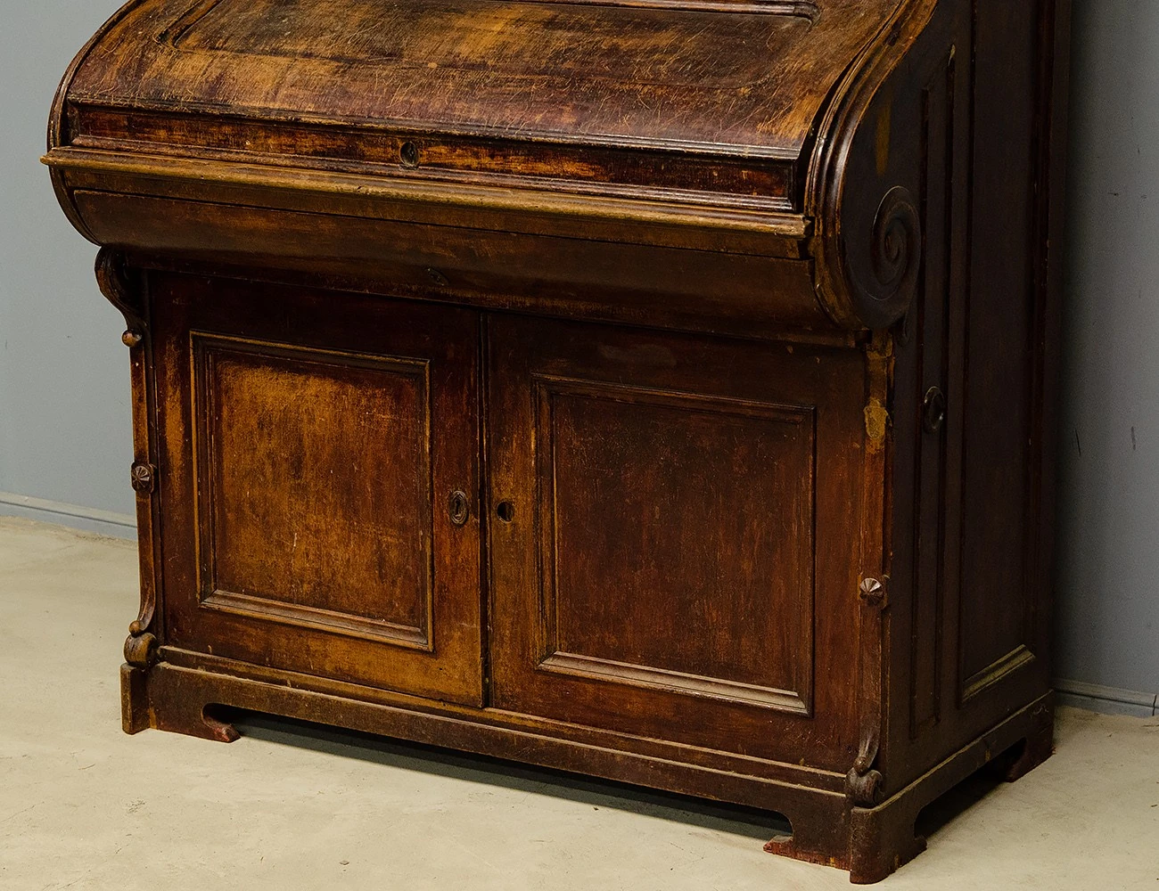 Реставрация антикварного орехового бюро