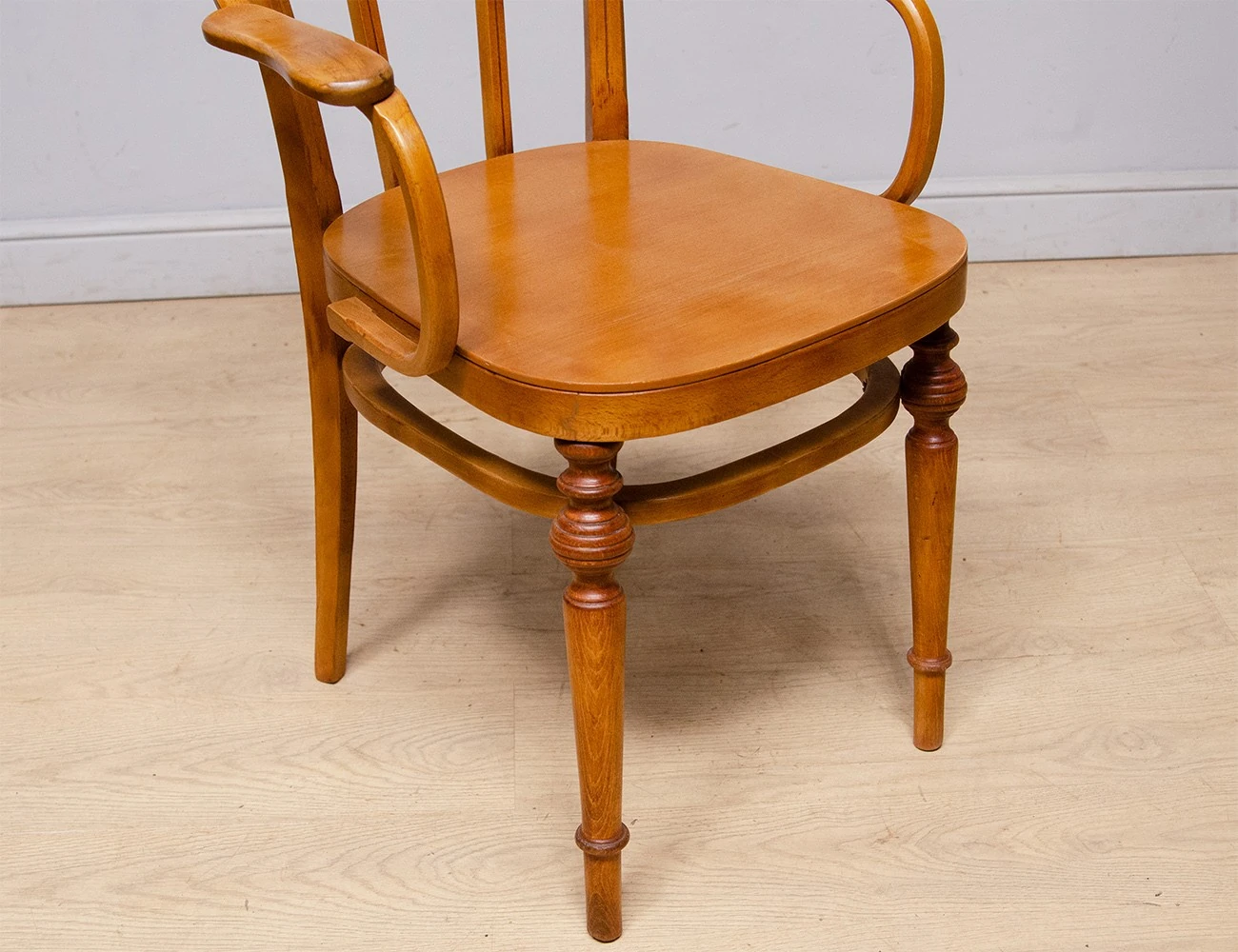 Реставрация венского кресла №104 Братьев Тонет