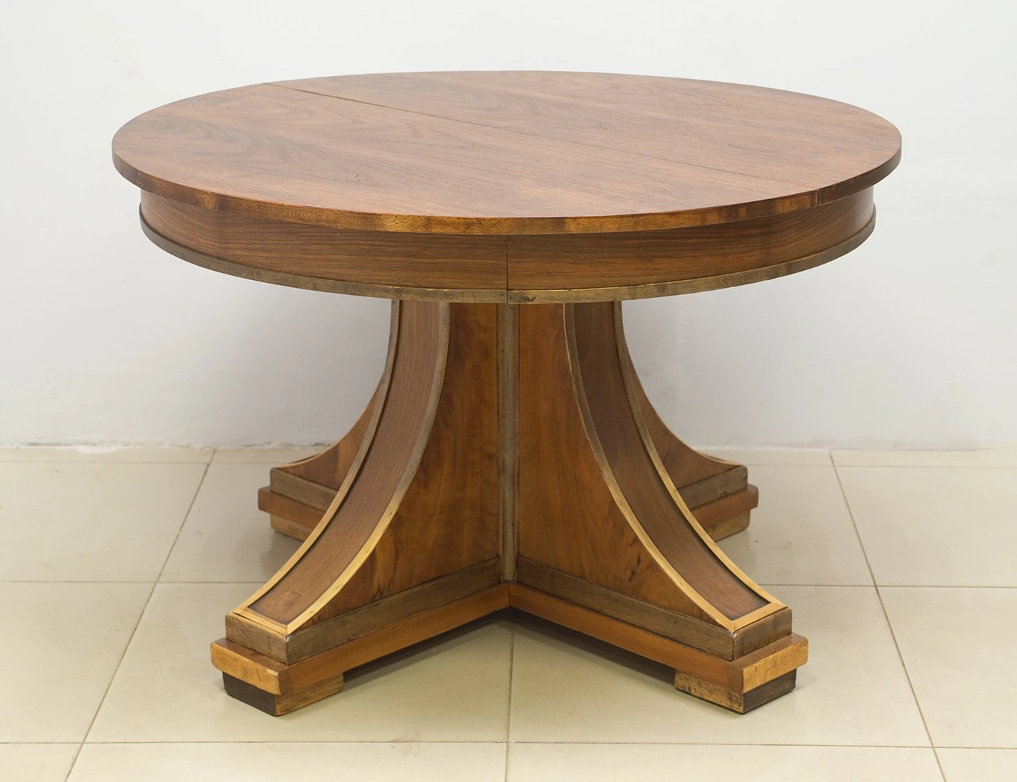 Реставрация старинного обеденного стола