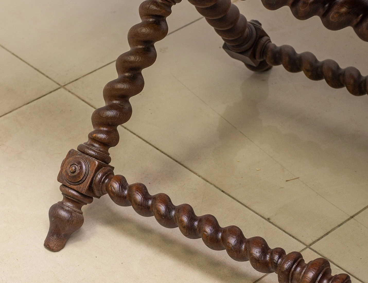 Реставрация антикварного стола с крыльями