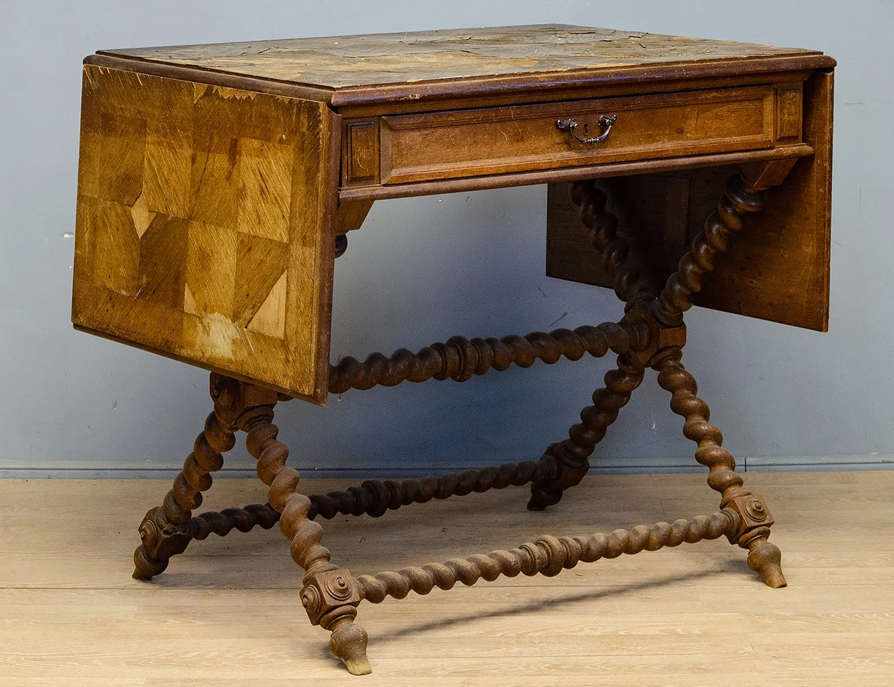 Реставрация антикварного стола с крыльями