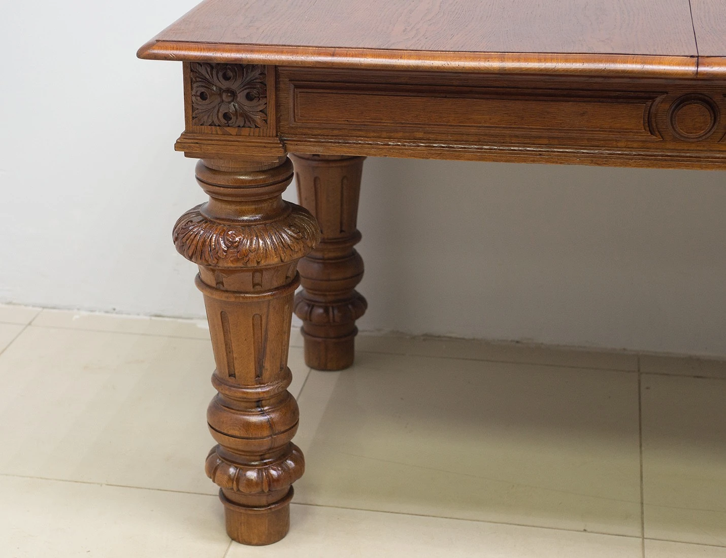 Реставрация дубового обеденного стола 19 века