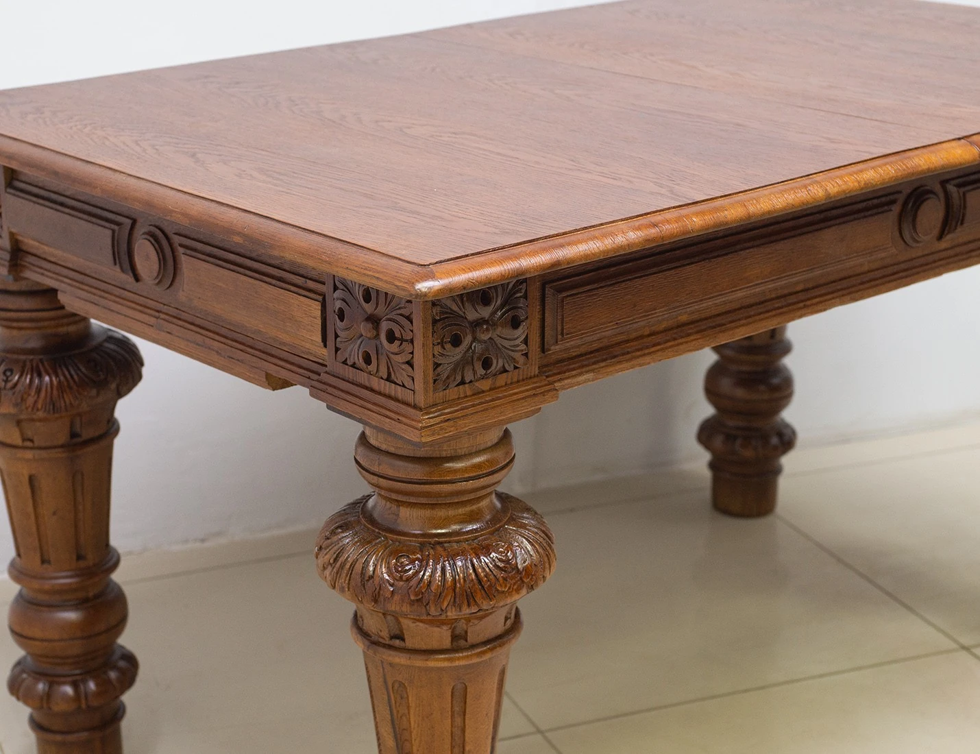 Реставрация дубового обеденного стола 19 века