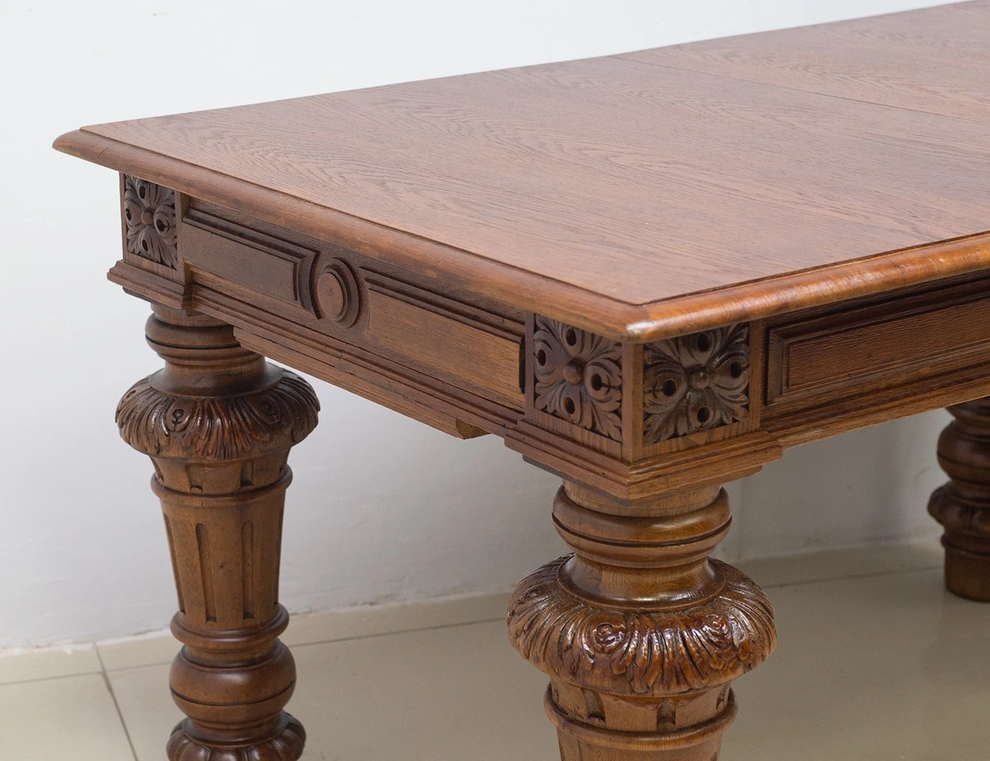 Реставрация дубового обеденного стола 19 века