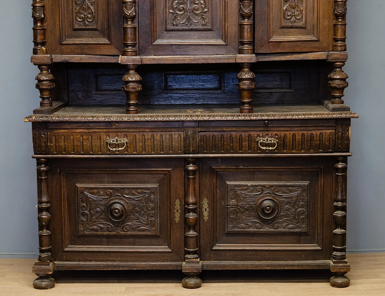 Реставрация антикварного дубового буфета 19 века