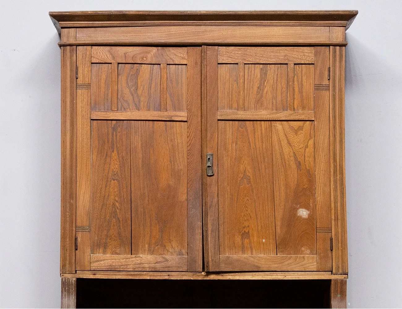 Реставрация антикварного буфета ясеня