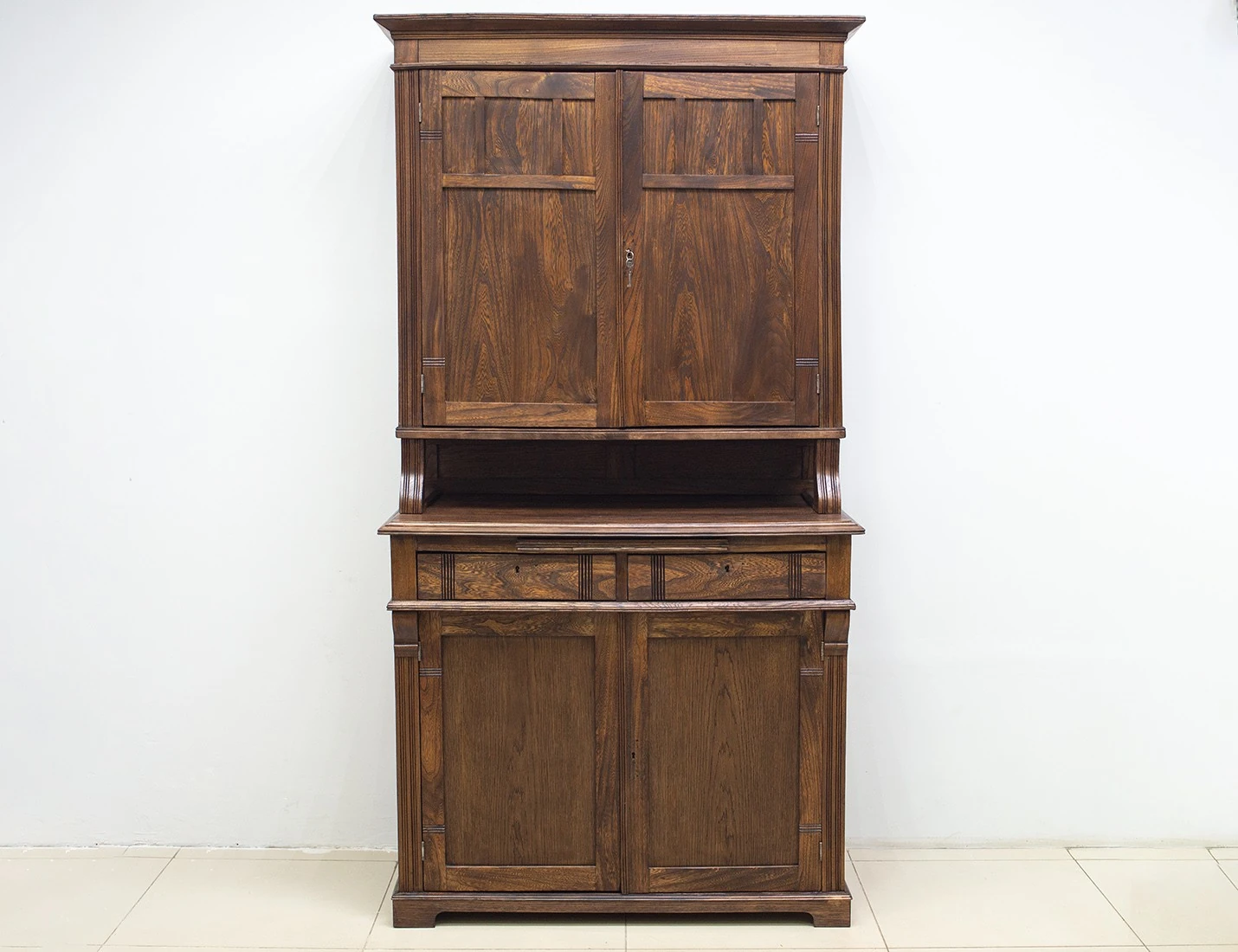 Реставрация антикварного буфета ясеня