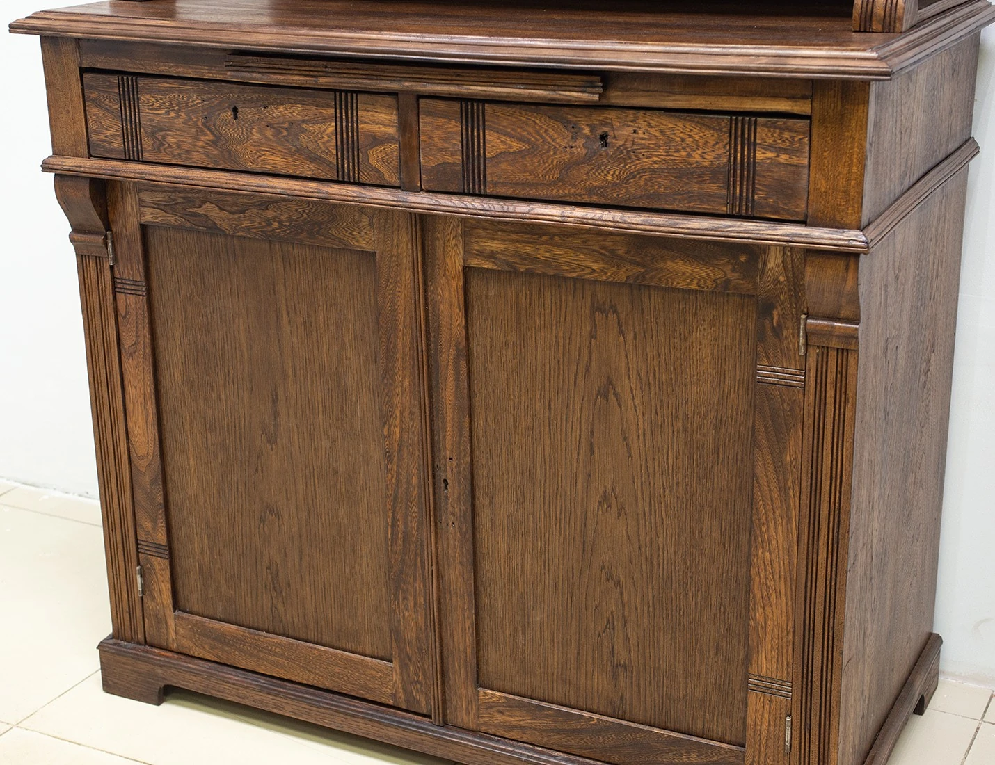 Реставрация антикварного буфета ясеня