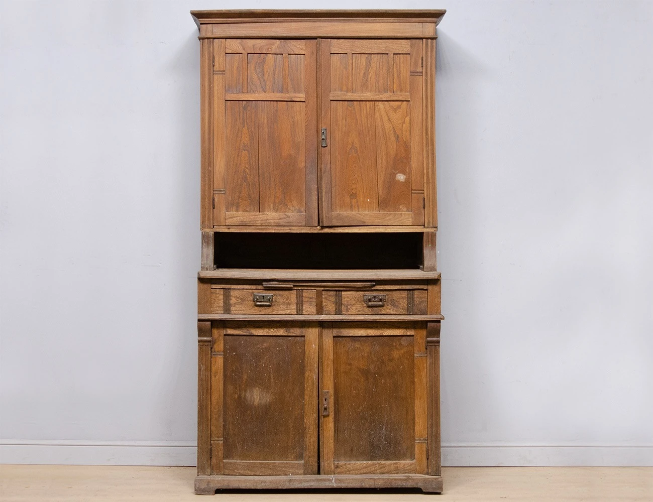 Реставрация антикварного буфета ясеня