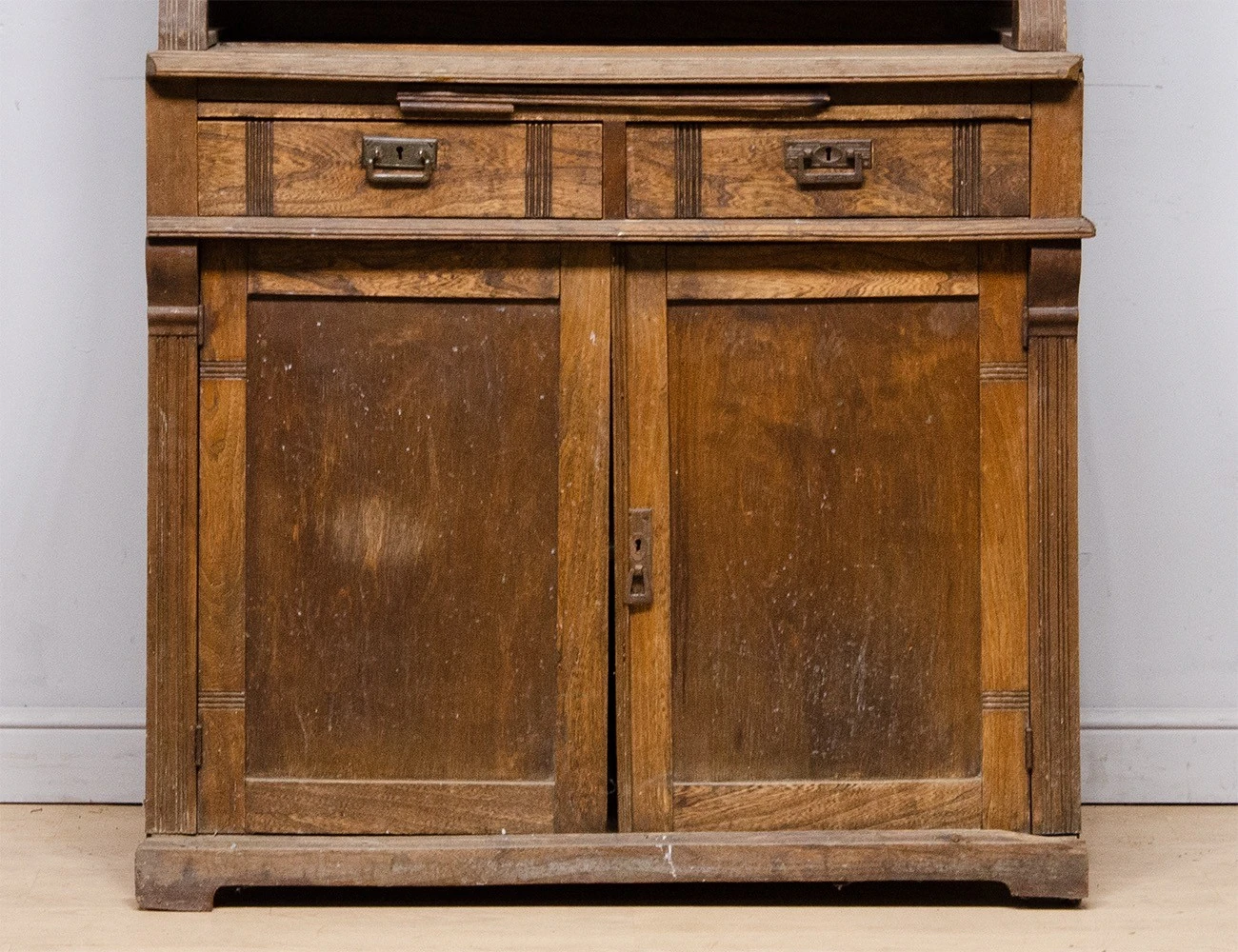 Реставрация антикварного буфета ясеня