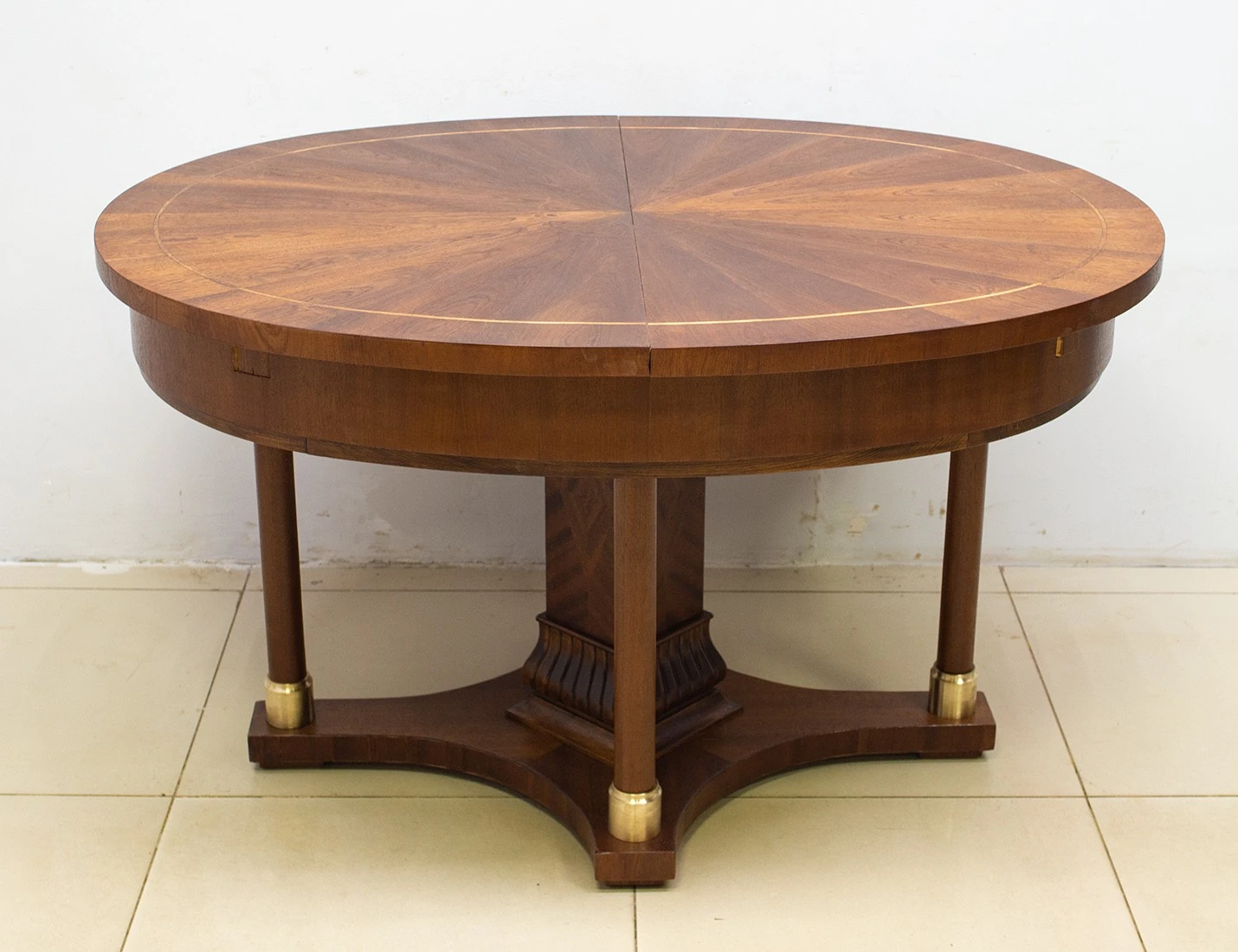 Реставрация обеденного стола красного дерева