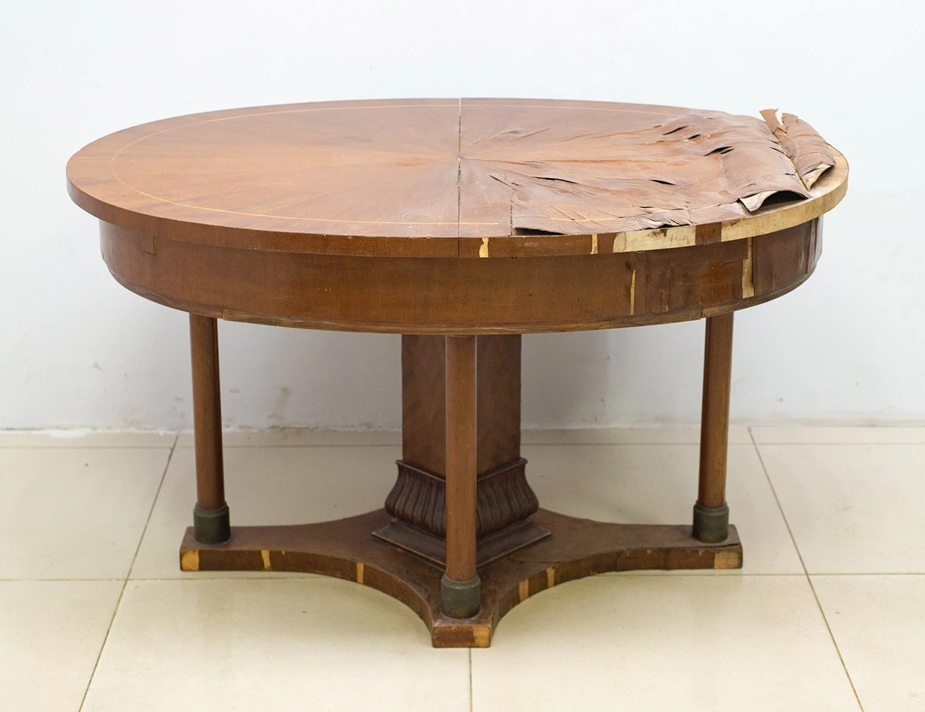 Реставрация обеденного стола красного дерева