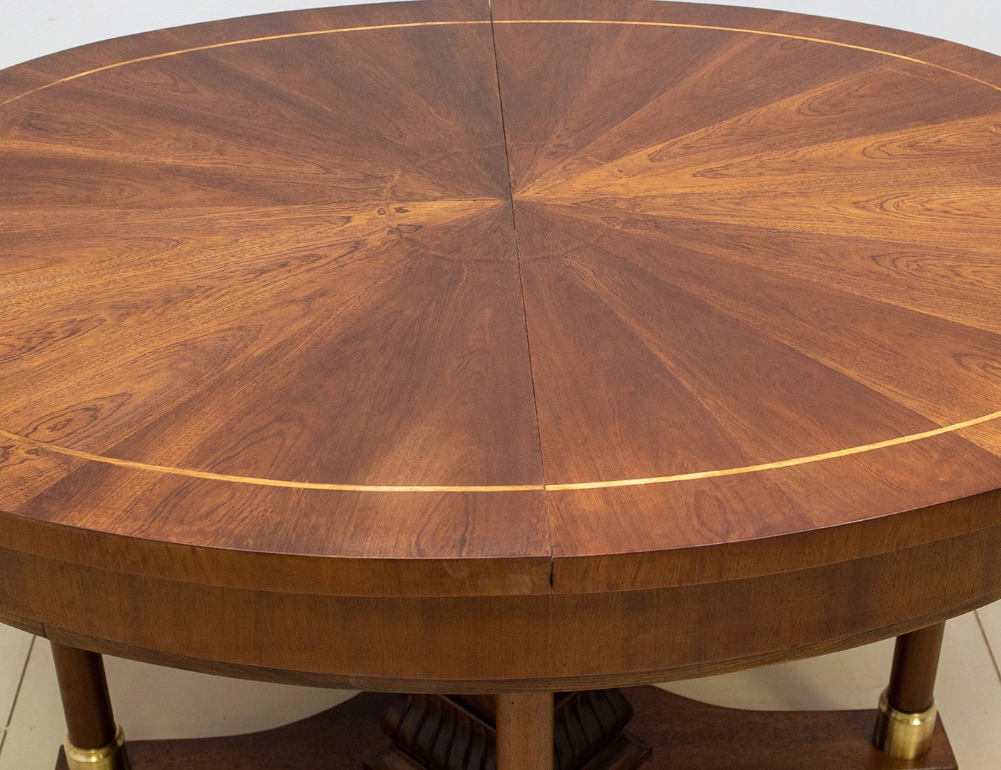 Реставрация обеденного стола красного дерева