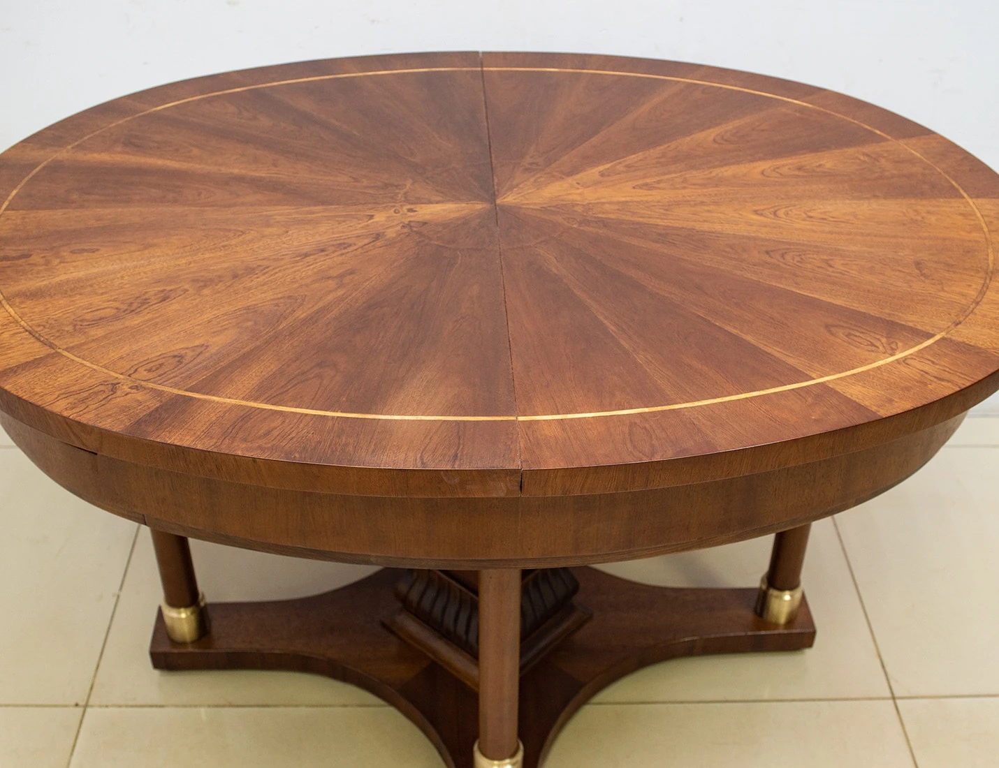 Реставрация обеденного стола красного дерева