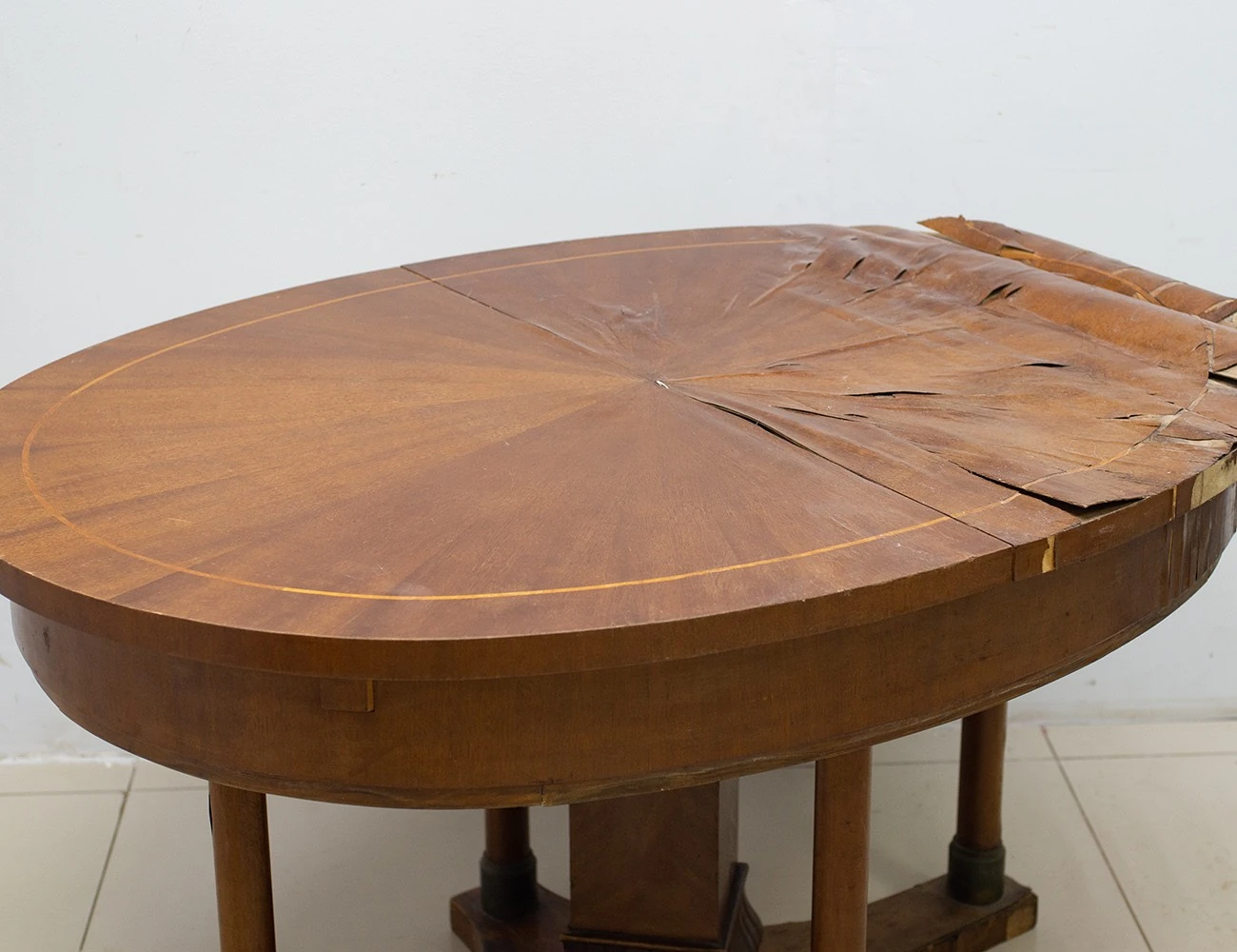 Реставрация обеденного стола красного дерева