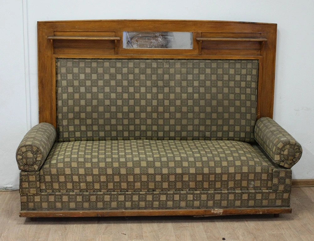 Реставрация дивана с высокой спинкой